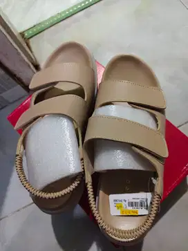 Sepatu sandal fladeo