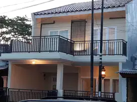 Dijual rumah bangunan kokoh dan terawat lokasi dicinere depok