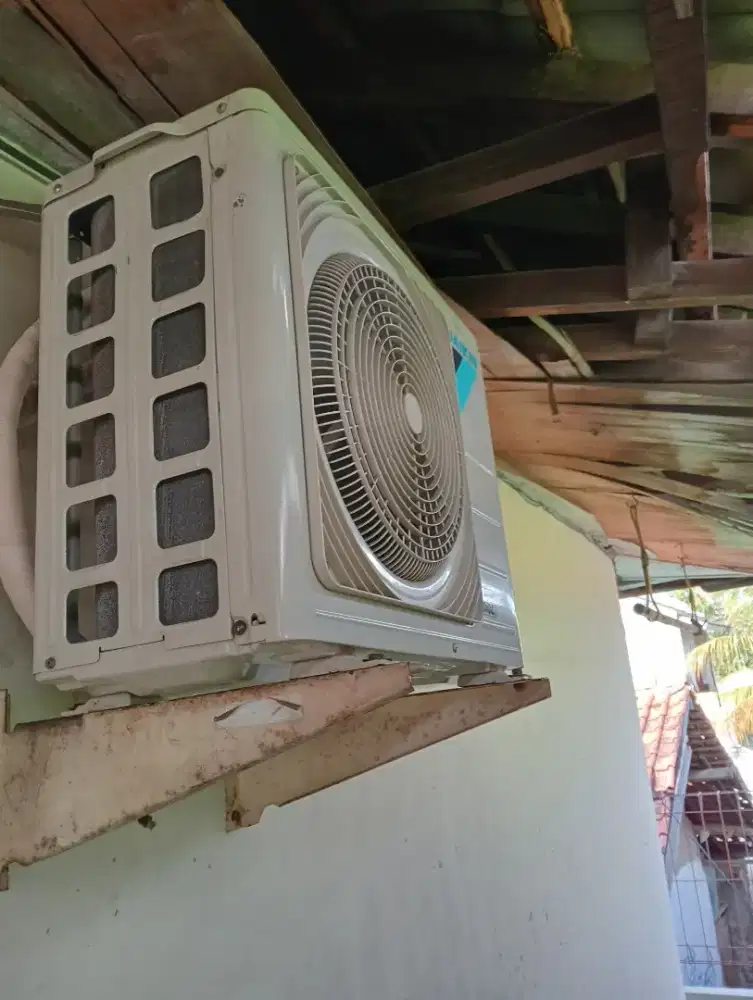 Ac Daikin setengah pk plus Tv Samsung 42 inci