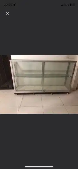 Rak Etalase Kaca