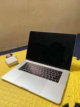Macbook Pro 2017 15” 16/1TB Touchbar