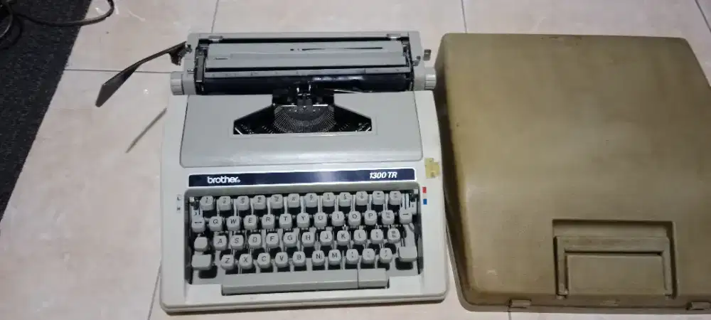 Mesin ketik BROTHER 1300 TR (bonus 2 koper)
