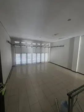 Rumah mewah di KBP lokasi main road, aman nyaman disewakan