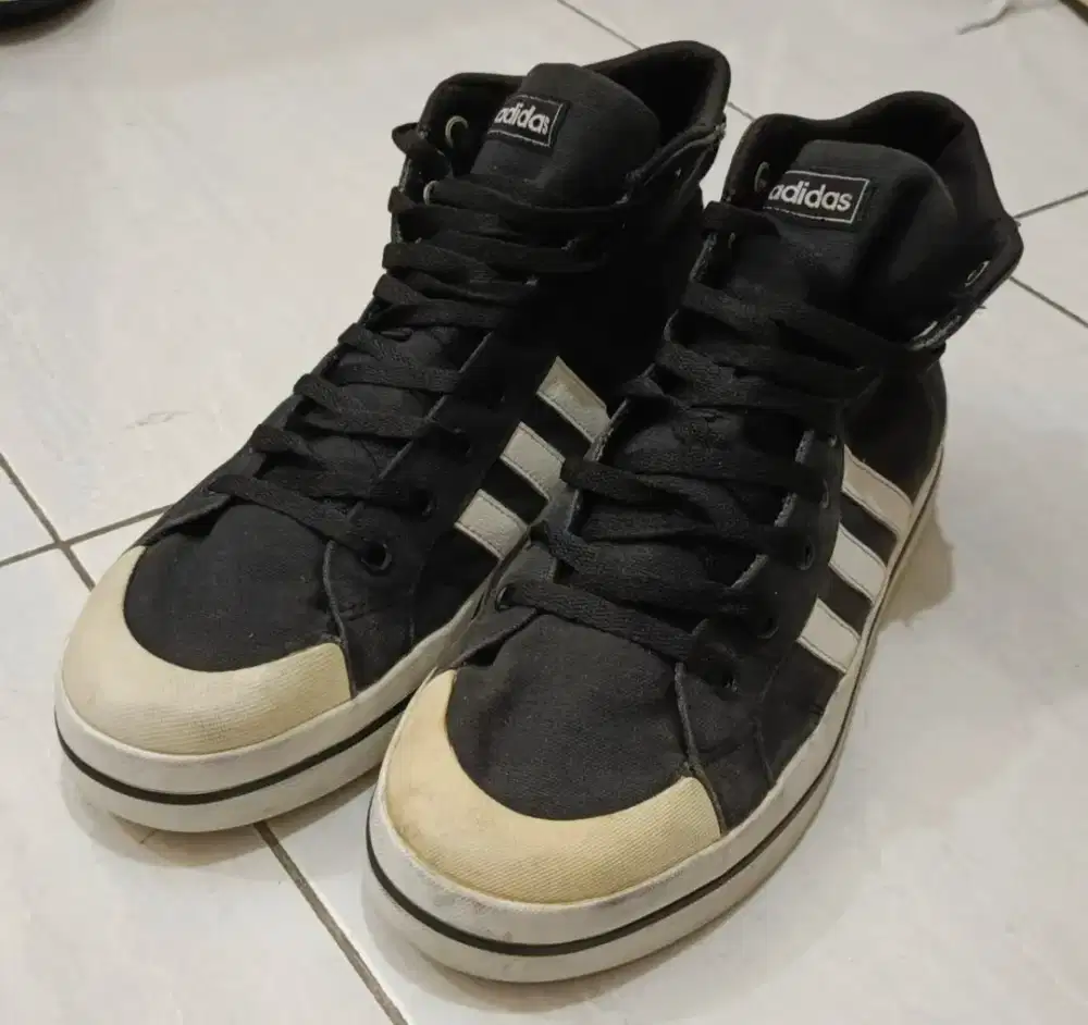 Sepatu Sekolah Adidas Neo Bravada Size 44