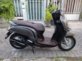 Jual scoopy pemakian 2018 kondisi sgt bagus samsat kdg cowek