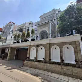 Rumah Mewah Dengan Private Pool Dan Rooftop