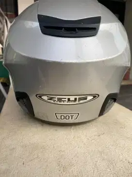 Helm Zeus ZS 611