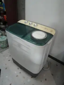 Mesin cuci bekas Daewoo