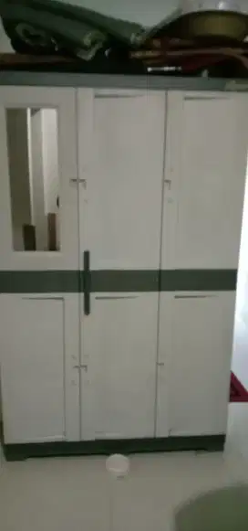 Di Jual Lemari Pakaian