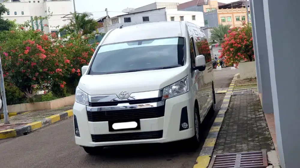 Km2rb toyota hiace premio diesel 10 seater manual 2025 putih pjk pnjg