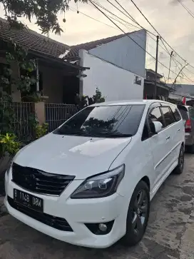 Innova Diesel V A/T 2012