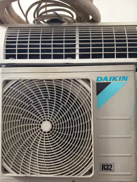 AC DAIKIN Non Inverter R 32