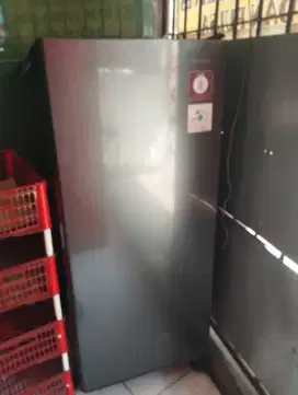 Kulkas freezer merk Sharp garansi