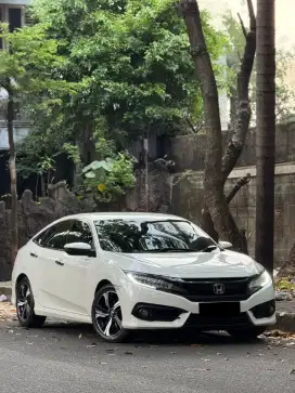 JUAL CEPAT CIVIC TURBO 2016 AT PUTIH