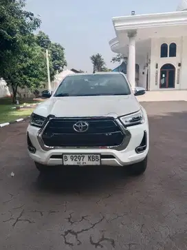 HILux V 4X4 2023 Automatic Km 18 Ribu pemakain pribadi
