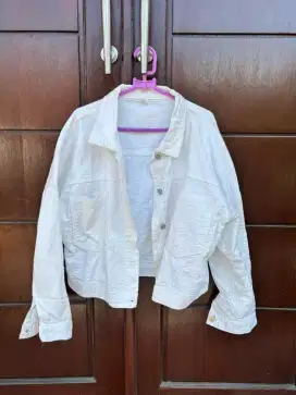 Jaket Jeans Putih Crop Wanita