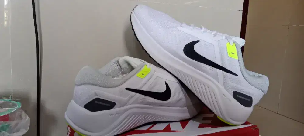 Sepatu NK structure 24 white size 43