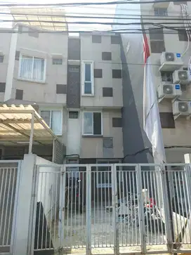 Rumah Minimalis Komp Puri Kemang Cilandak Jakarta Selatan