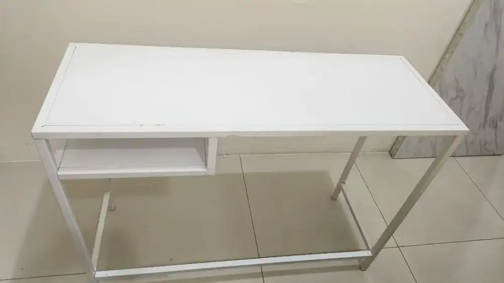 Dijual cepat informa meja komputer, warna putih, dari stainless board
