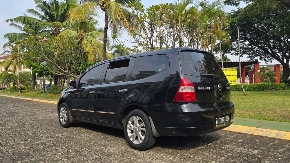 Nissan Grand Livina XV AT 2012 Bensin