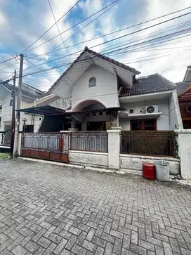 Rumah strategis disewakan