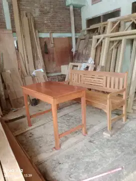 Meja kursi panjang