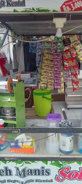 Jaga teh solo dan berjualan berbagai macam minum