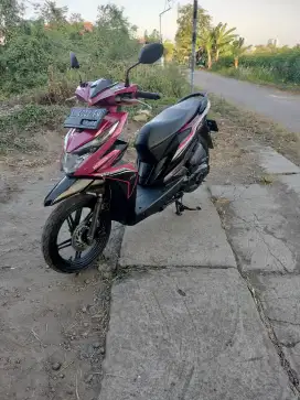 Honda beat eco iss magenta swiip