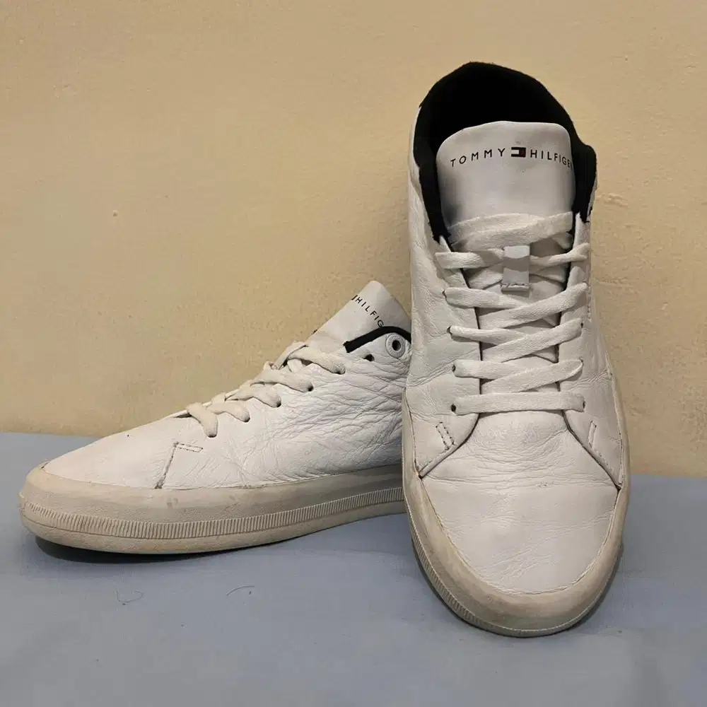 Sepatu Sneakers Tommy Hilfiger Size 42