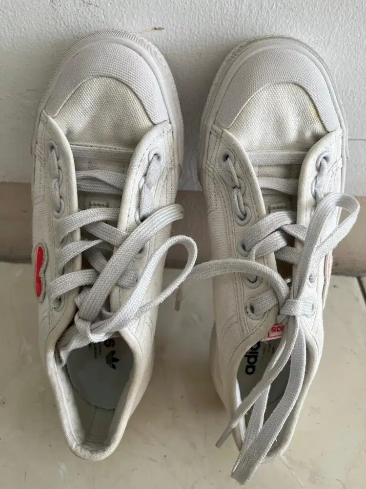 Sepatu Wanita - Adidas
