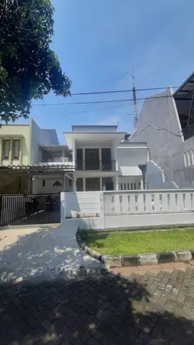 Di sewakan Rumah 2 Lantai Di Taman Century Pekayon Bekasi