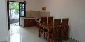 Disewakan rumah 2 lantai di setra duta
