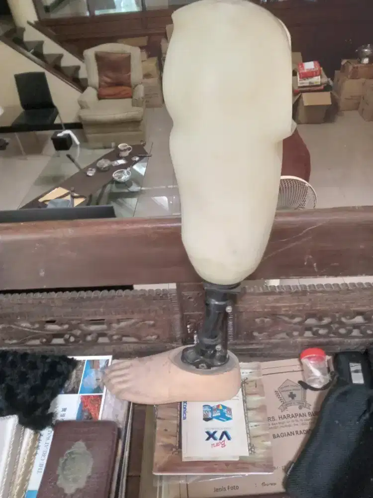 Kaki palsu  untuk orang tinggi
