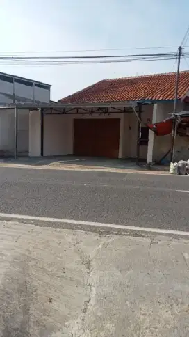 Disewakan kios pinggir jalan raya