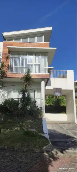 DIJUAL RUMAH 2 LANTAI FULL FURNISHED PERABOT KAWASAN VILLA BATU MALANG