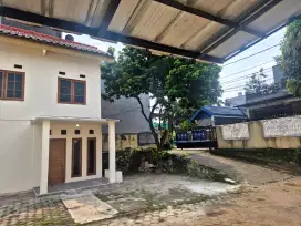 DIKONTRAKAN / DISEWAKAN RUMAH TAHUNAN DI CIBUBUR JAKARTA TIMUR