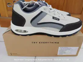 Sepatu 3second uk 41