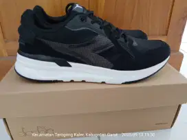 Sepatu diadora original uk 42