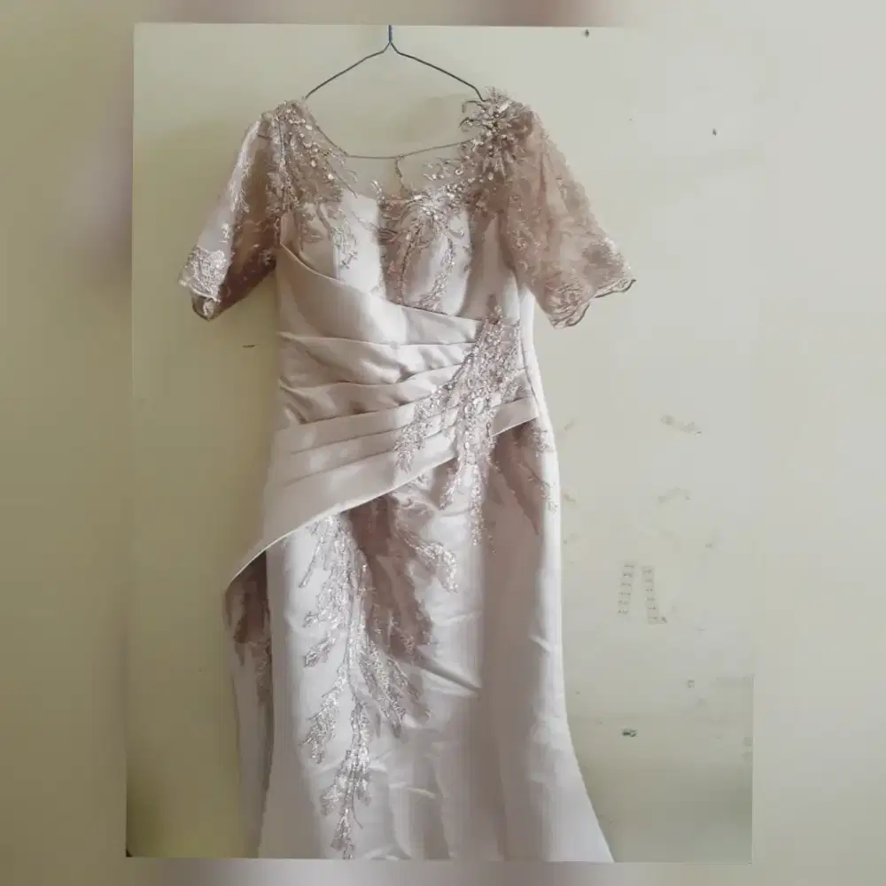 DRess Wedding merek Cest si Bon untuk orang tua pengapit