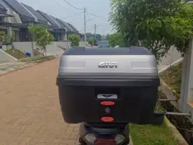 BOX MOTOR GIVI BONUS BREKET
