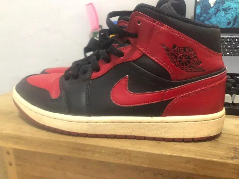 Jordan 1 Mid Banned Ori
