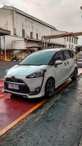 Toyota sienta 2017