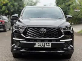 Zenix V Hybrid 2023 Hitam