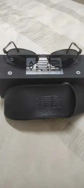 VINTAGE SUNGLASS KILLER LOOP