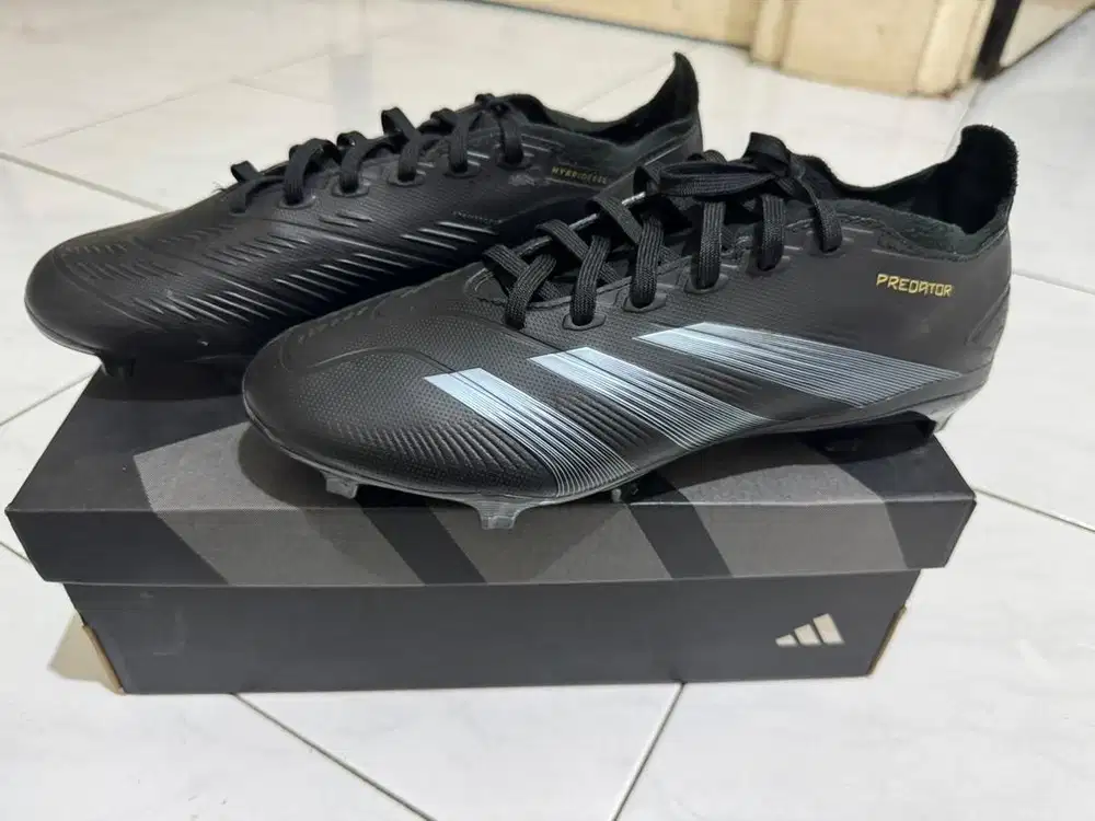 Sepatu Bola Predator league