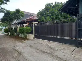 Rumah Besar Halaman Luas Dan Usaha Kost2an