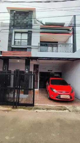 Dijual Rumah Mewah 2 lantai bebas banjir Condet Jakarta Timur