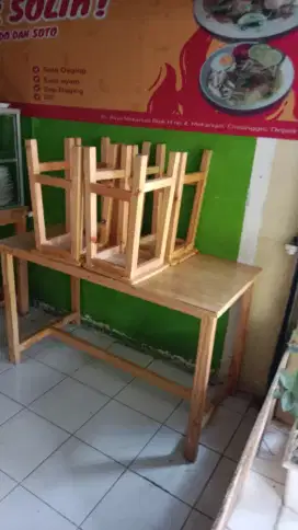 Di jual meja makan dan etalase untuk jualan