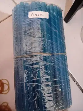 Sedotan Besar Biru
