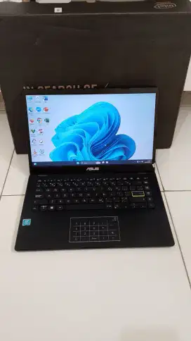 Laptop Asus L410MA, mulus, segel